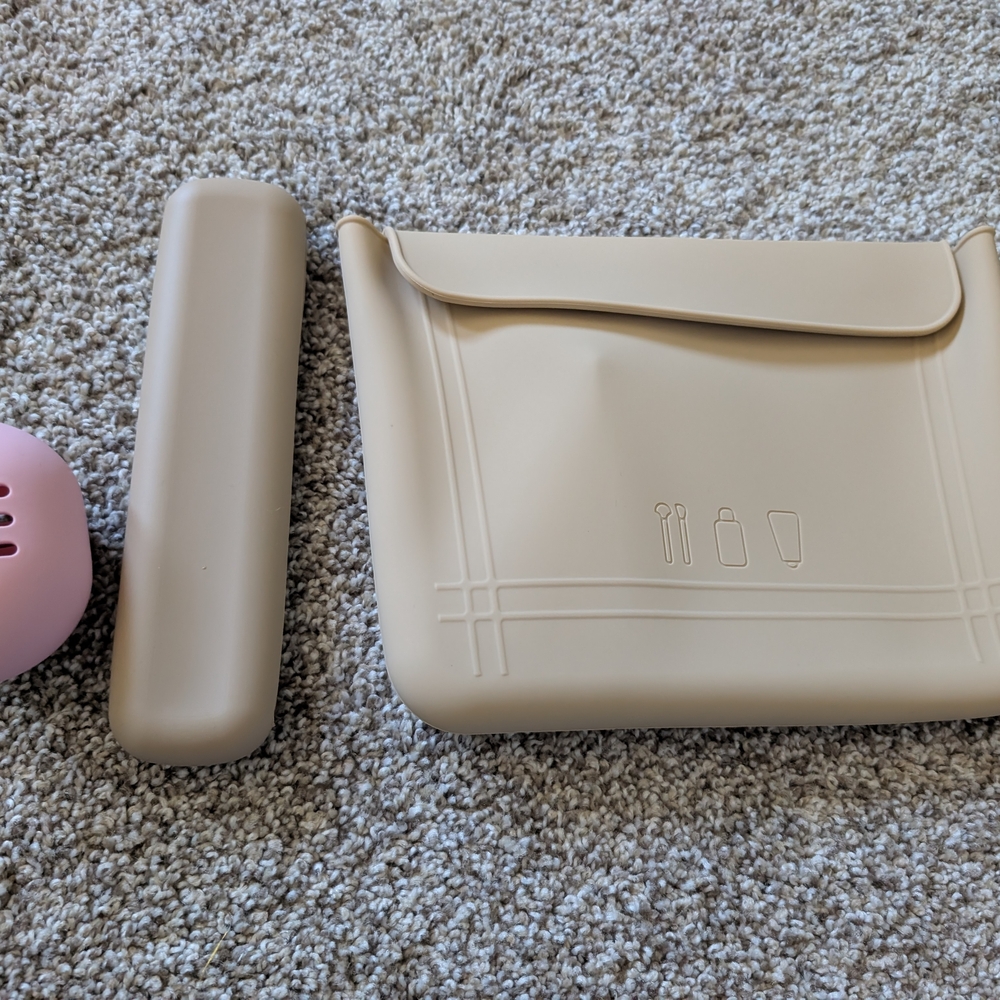 Beige Silicone Travel Cosmetic, Sponge And Brush Set NEW